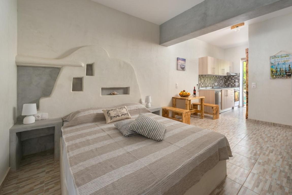 Christos Studios And Family Apartments Stegna Номер фото